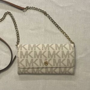 Michael Kors Large Jet Set Wallet with removable crossbody chain
